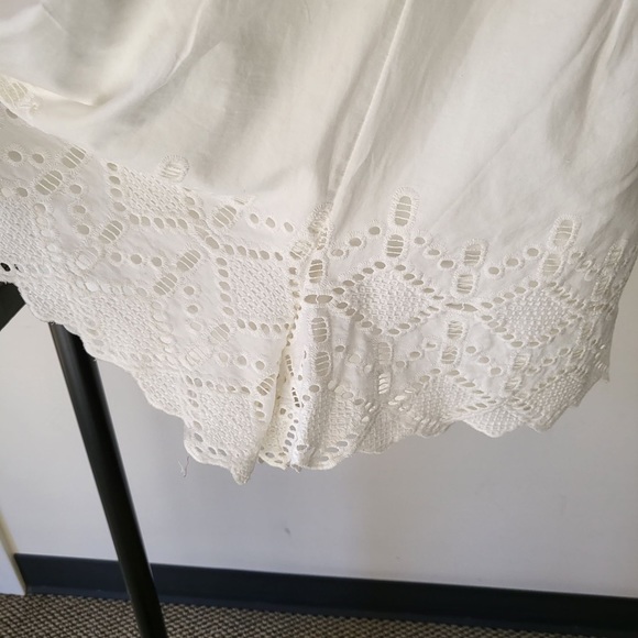White Cotton with Lace Backless Romper - Picture 4 of 5